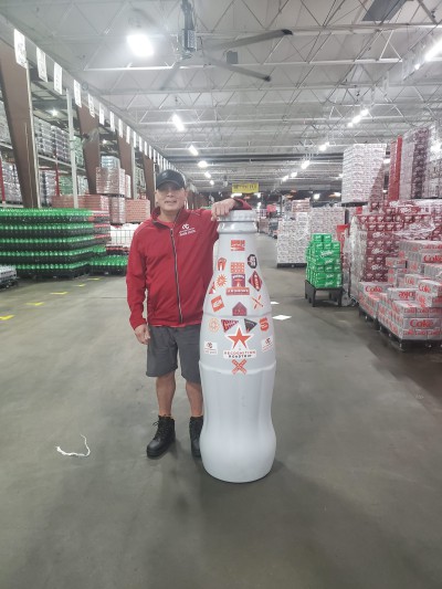 Jesse Rangel, Bulk Lead Driver, with the Recognition Roadtrip Bottle at the Austin DC on Dec. 30, 2021.