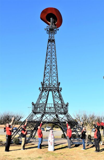 Paris heroes take the Recognition Roadtrip Bottle out to enjoy the sunshine below one of the city’s main attractions: Texas’ own 65-foot tall Eiffel Tower. Like its European counterpart, it lights up at night. But unlike the one in France, the Texas Eiffel Tower has its very own, bright red 10-gallon cowboy hat!