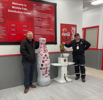 Wichita Falls heroes Patrick Harlow, Distribution Supervisor, and Eddie Smith, Bulk Driver, with the Recognition Roadtrip Bottle on March 28, 2022.